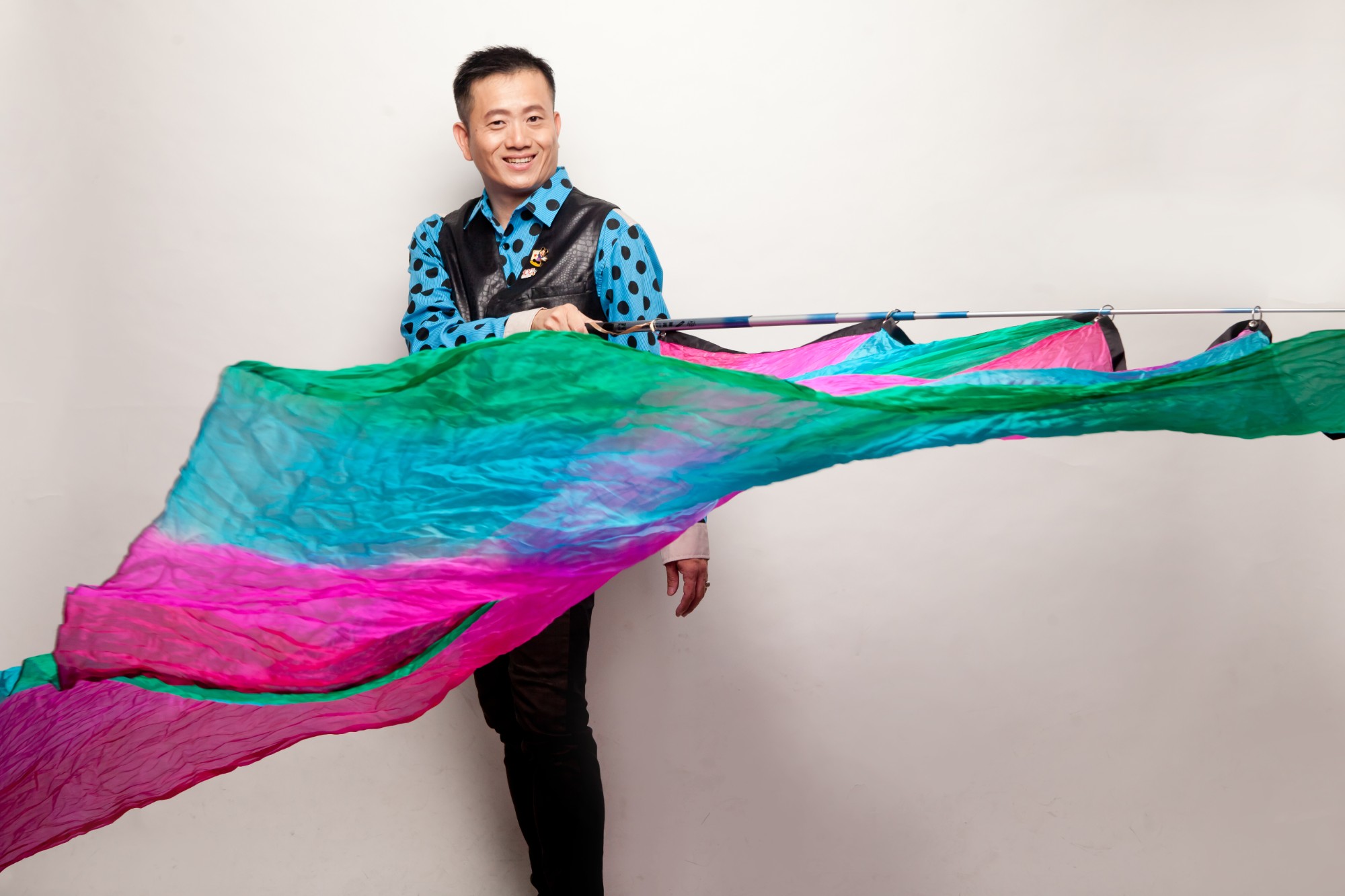 magicSam creating a colourful visual moment with flowing silk fabric.